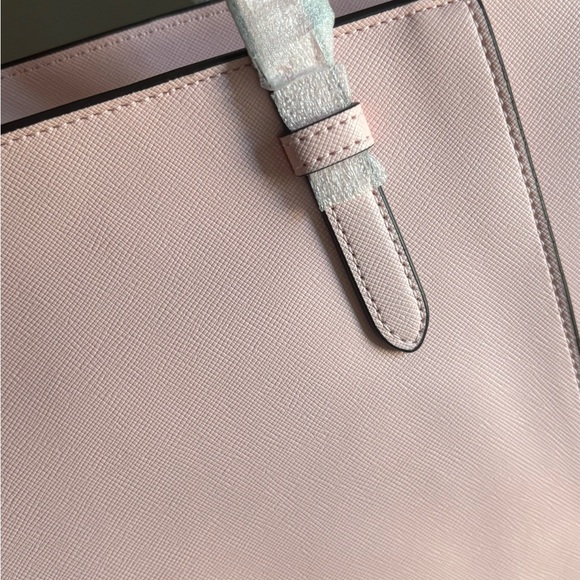 Authentic KATE SPADE Saffiano leathers zip top tote - Picture 10 of 12